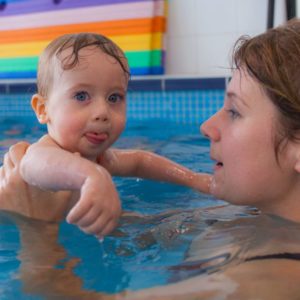 nauka pływania dla niemowląt