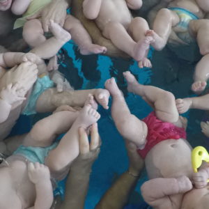 pływanie niemowląt