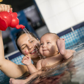 niemowlaki na basenie