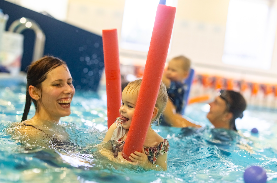 Pływanie niemowląt Fregata Swimming