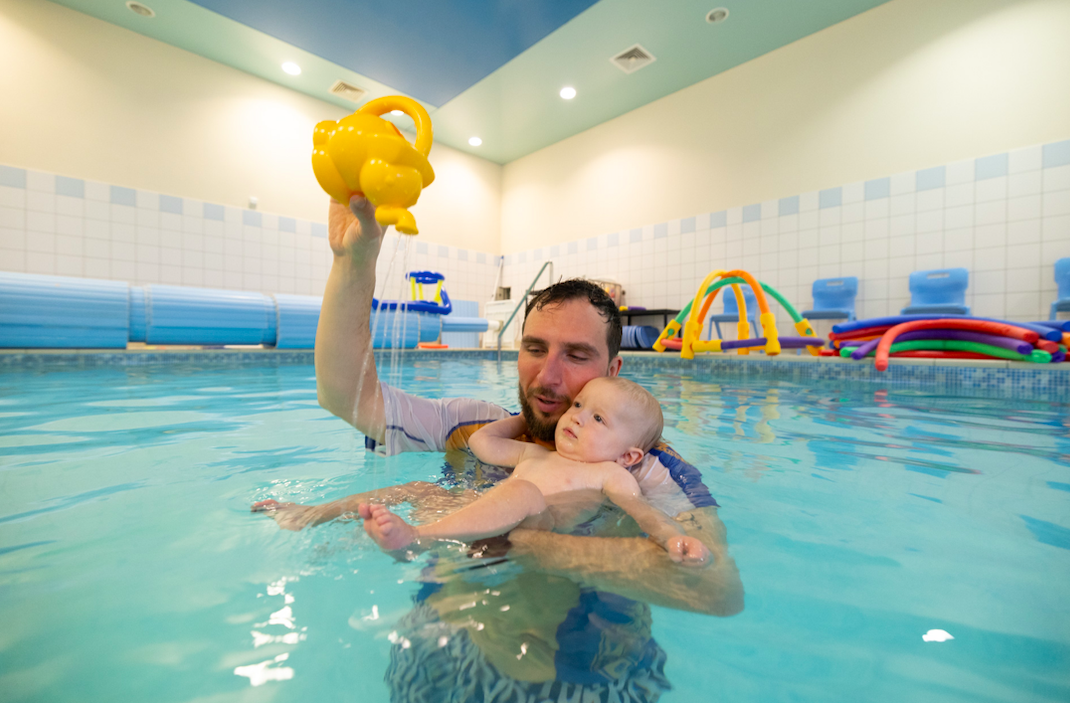 Pływanie niemowląt fregata