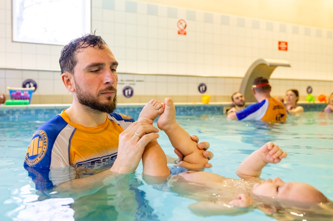 Pływanie niemowląt szkoła pływania